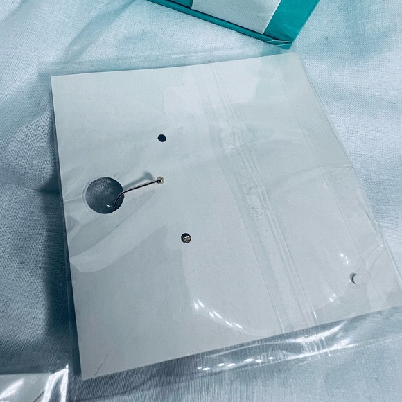 Golden Unique Faux Pearl Statement Bar Ear Cuff - Picture 6 of 8